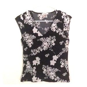 Black and White Floral Print V-Neck Short Sleeve